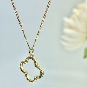 Pave Clover